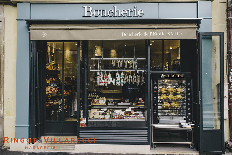 BOUTIQUES & RESTAURANTS