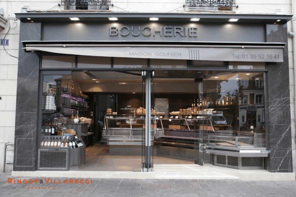 BOUTIQUES & RESTAURANTS