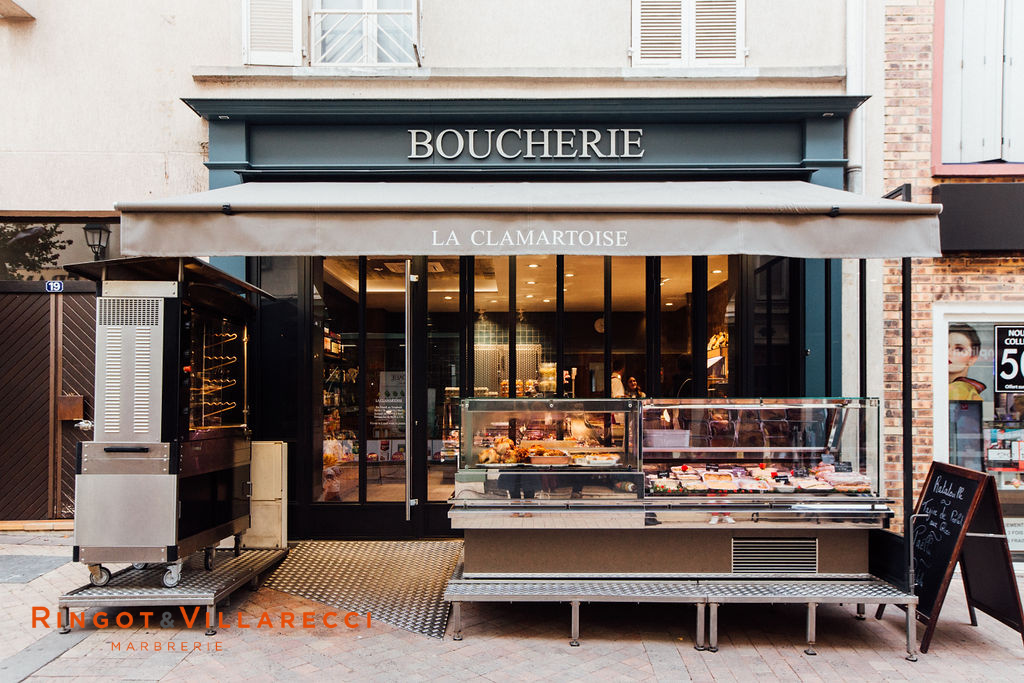 BOUTIQUES & RESTAURANTS