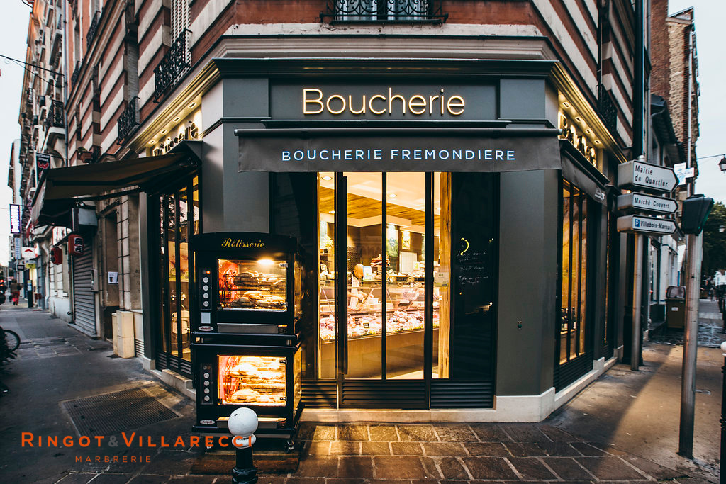 BOUTIQUES & RESTAURANTS