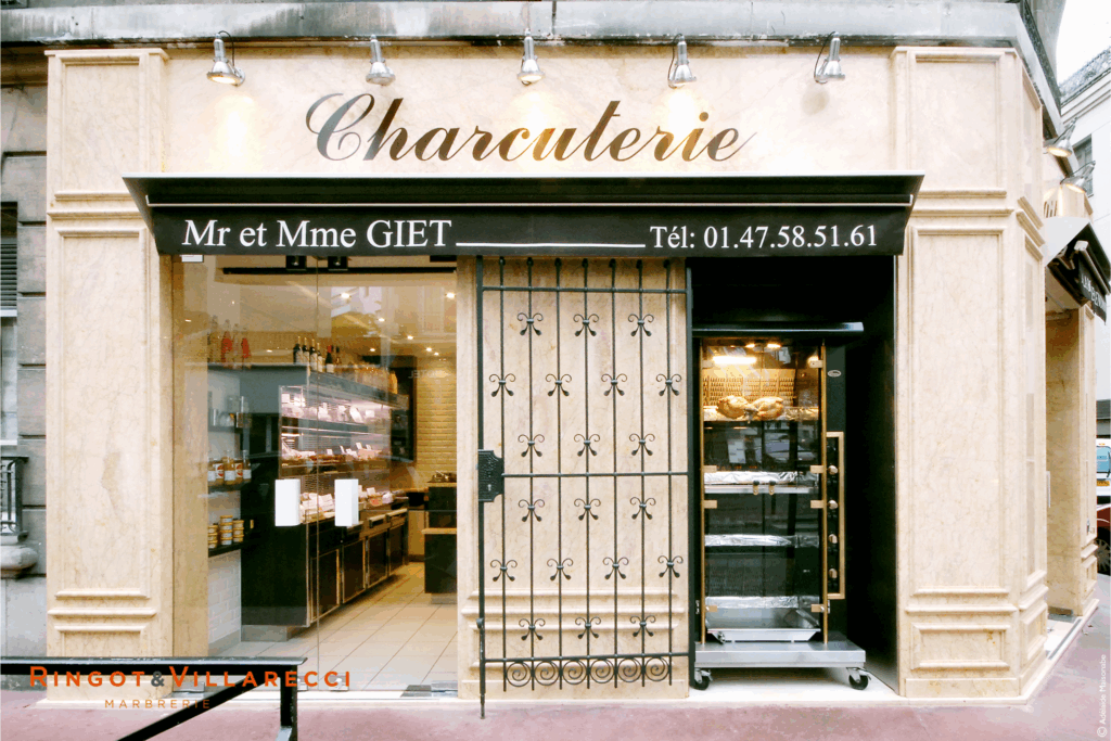 BOUTIQUES & RESTAURANTS